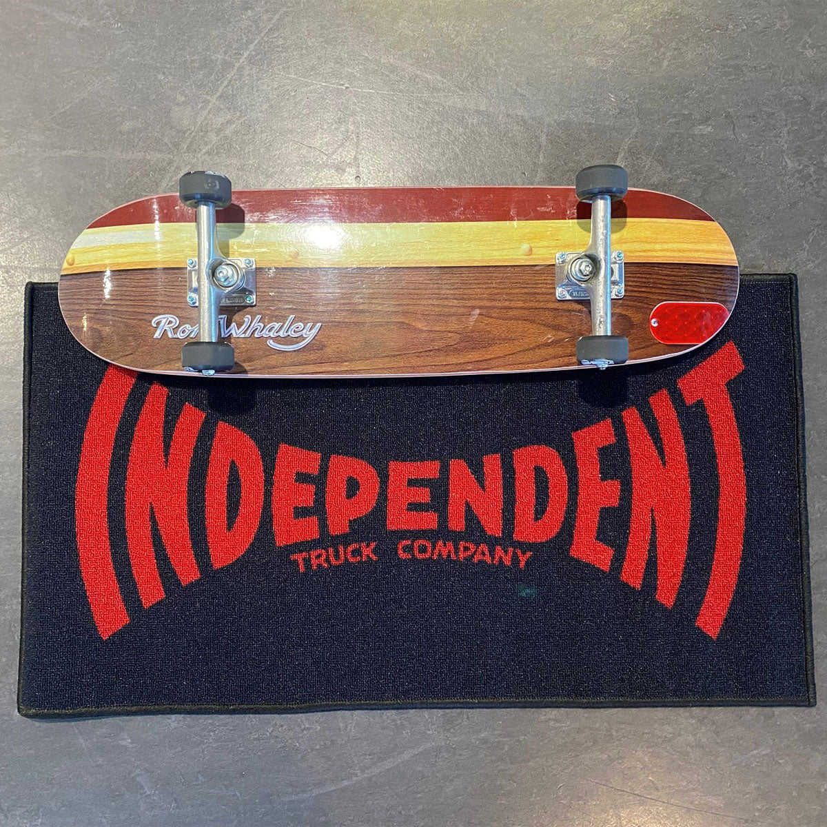 Independent Span Rug Black - Black/Red